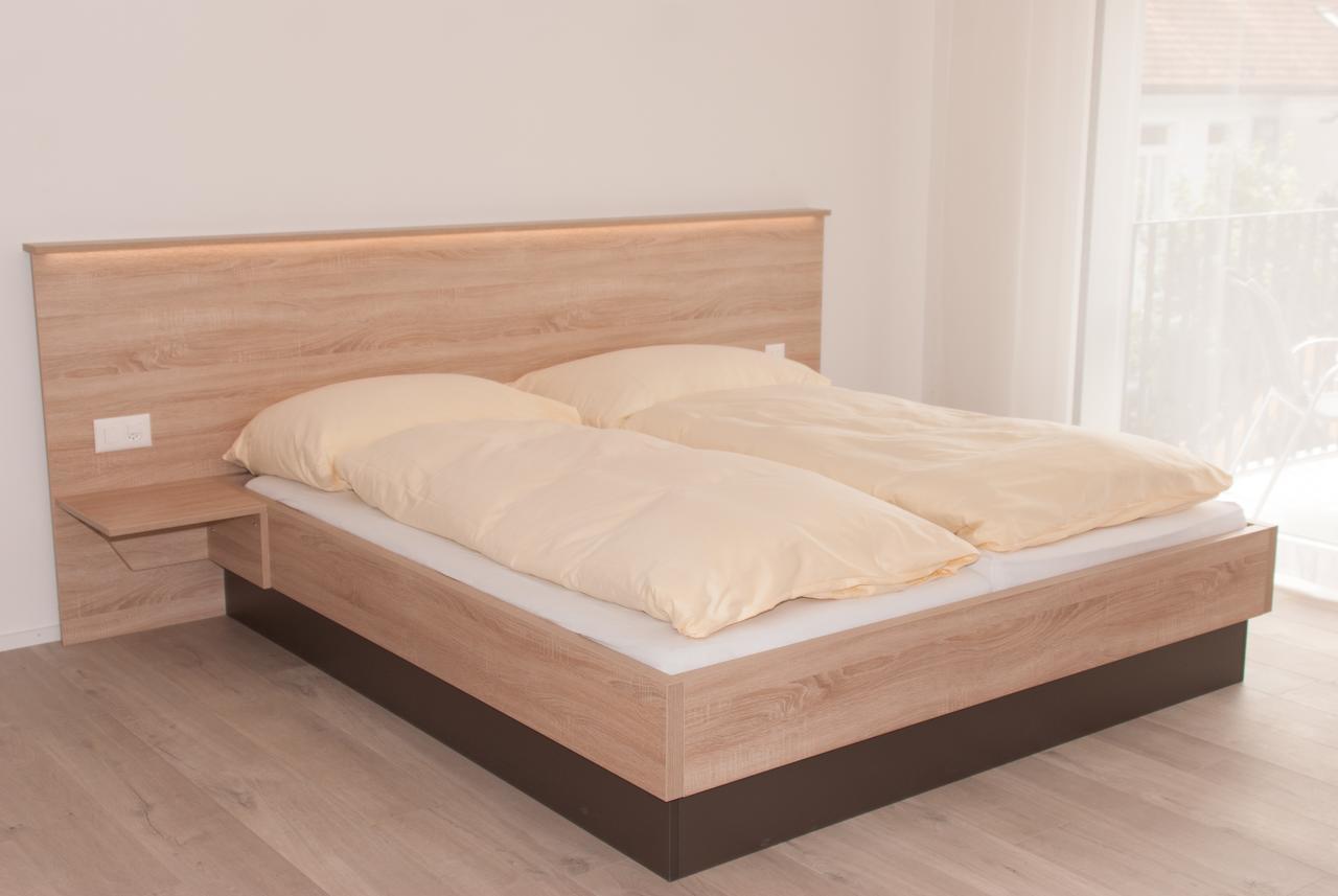 Hotel Traube Garni Kuttigen Ngoại thất bức ảnh