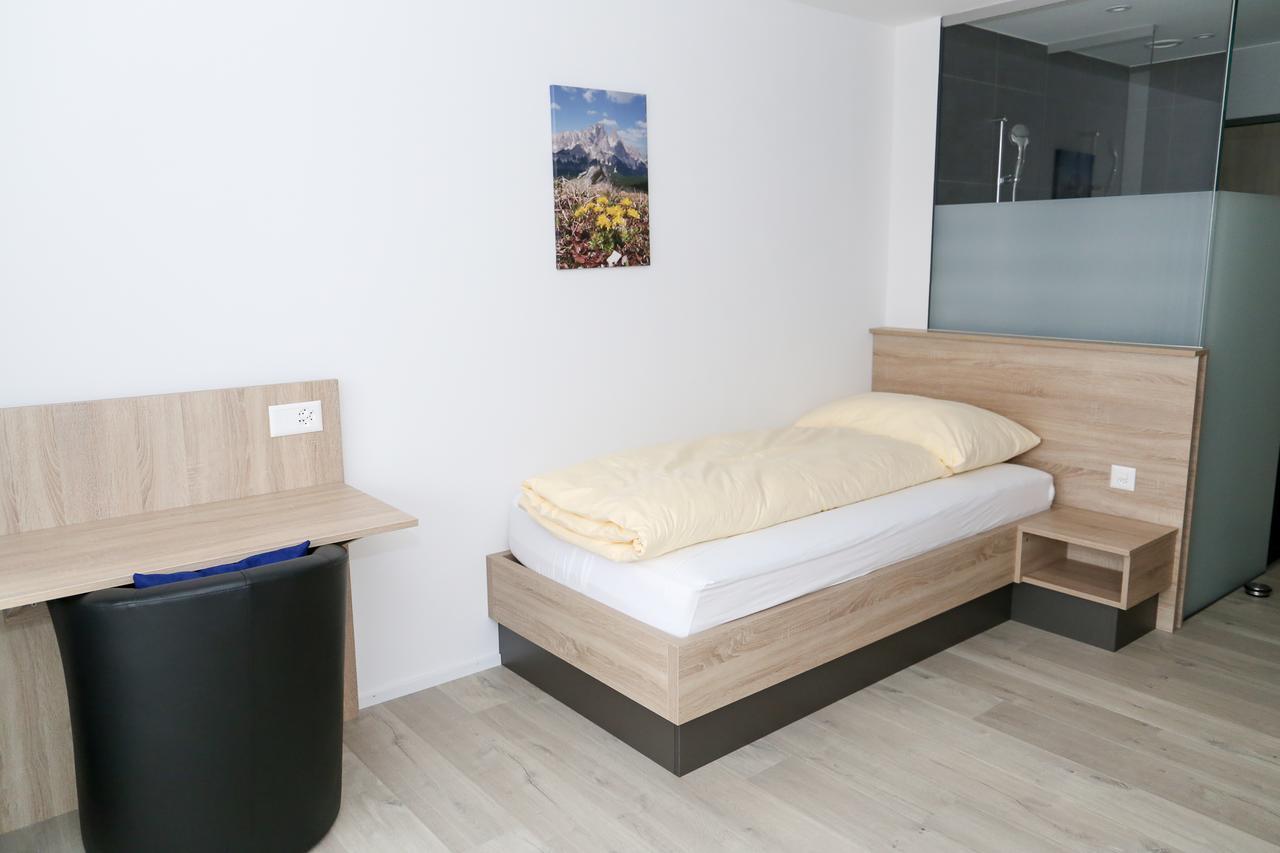Hotel Traube Garni Kuttigen Ngoại thất bức ảnh