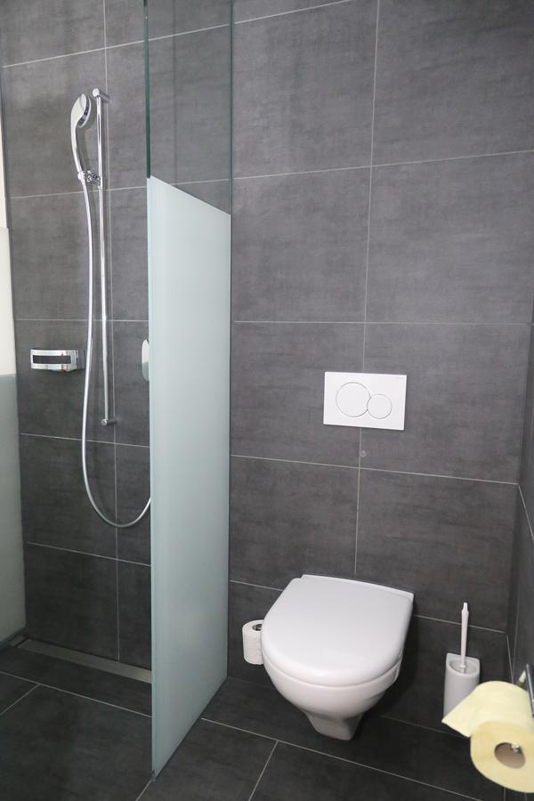 Hotel Traube Garni Kuttigen Ngoại thất bức ảnh