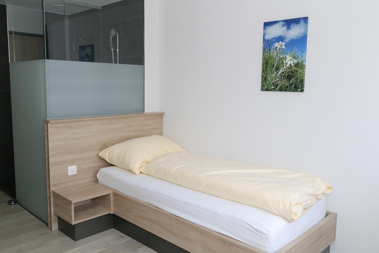 Hotel Traube Garni Kuttigen Ngoại thất bức ảnh