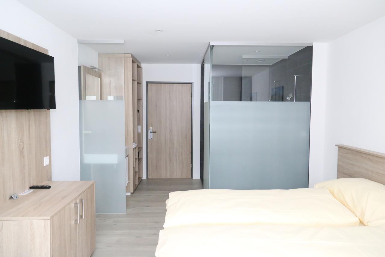 Hotel Traube Garni Kuttigen Ngoại thất bức ảnh