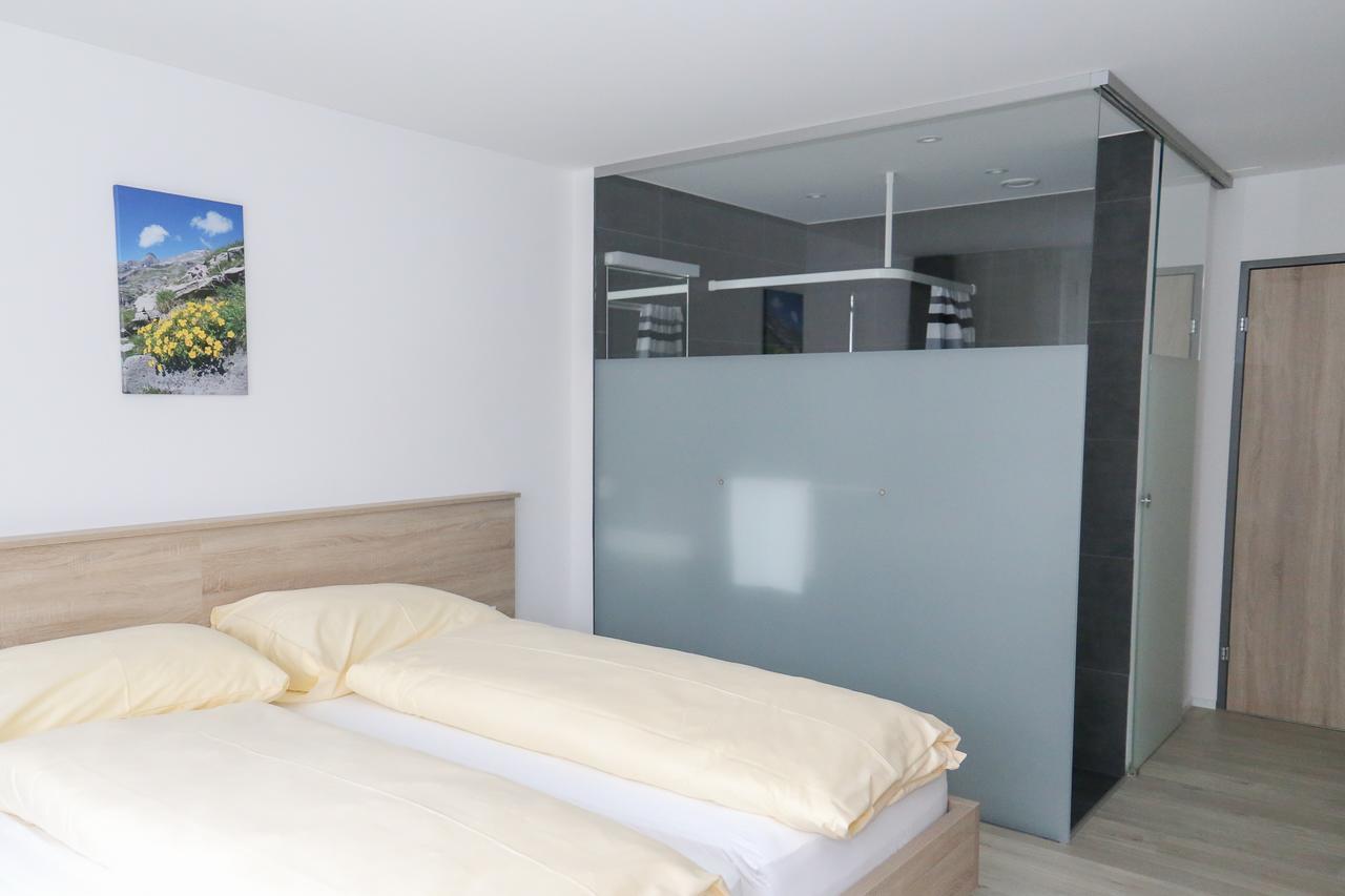 Hotel Traube Garni Kuttigen Ngoại thất bức ảnh